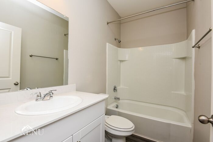 Building Photo - 1309 Escondido Dr