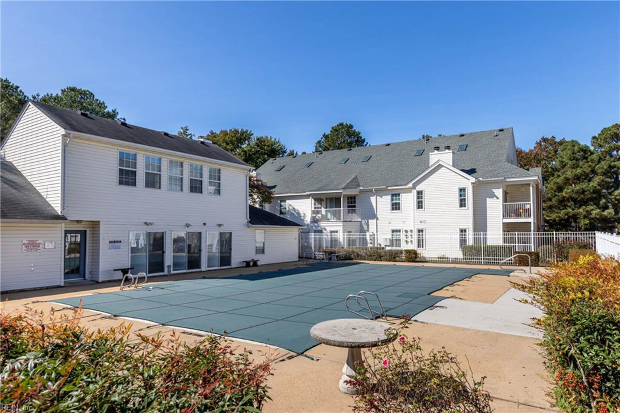 Building Photo - 1553 Penrose Arch