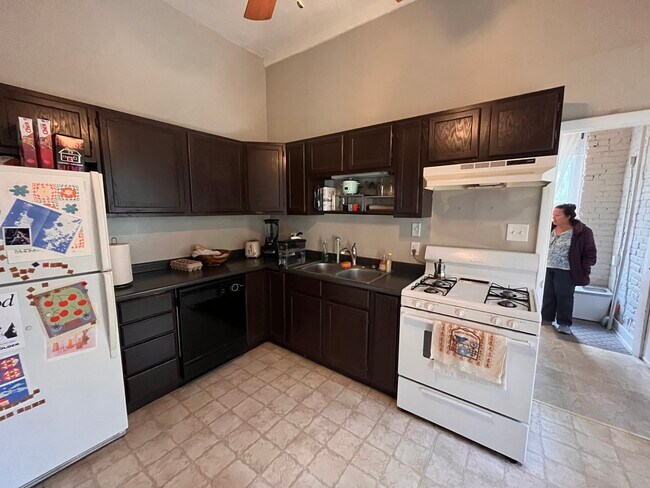 kitchen - 2455 S 500 E