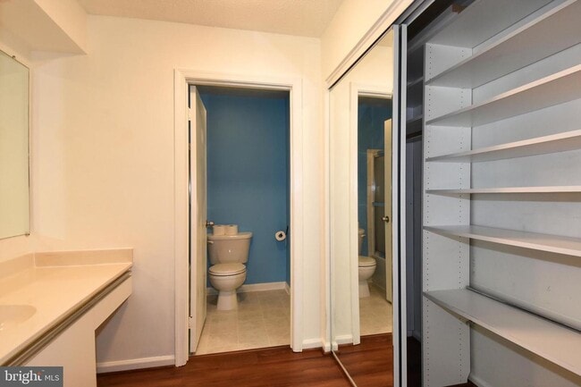 Building Photo - Charming and light-filled 1-bedroom, 1-bat...