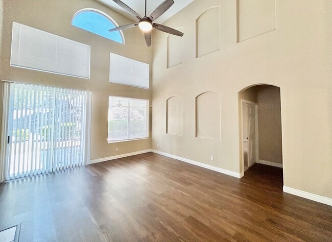 Building Photo - BEAUTIFUL 2 STORY HOUSE IN GATED SEVEN HIL...