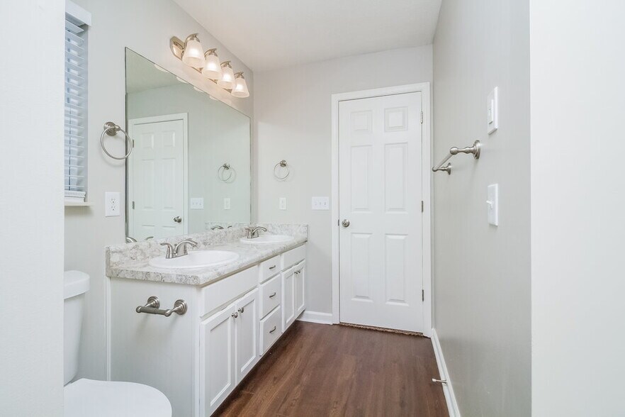 Building Photo - 2124 Freeman Ln