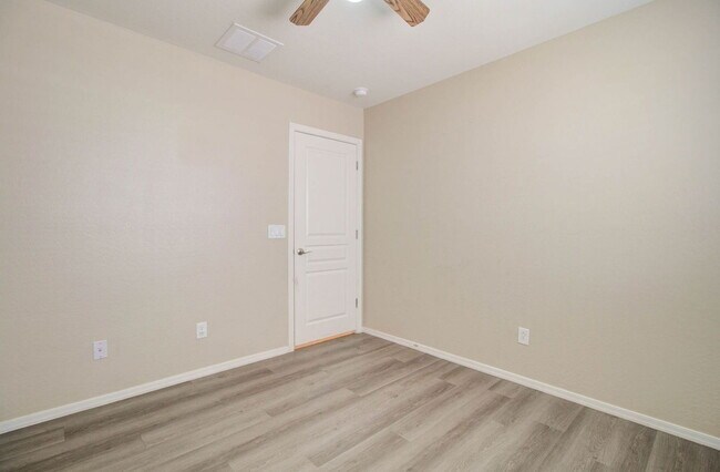 Building Photo - 41375 W Cahill Dr