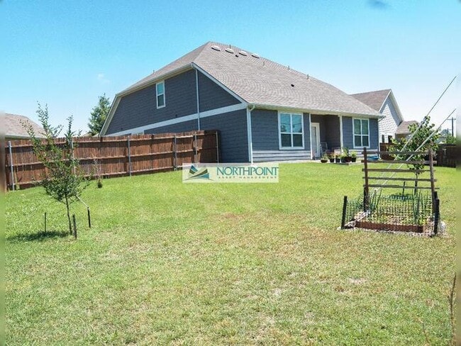 Building Photo - Charming 3 beds 3 baths in Denton!