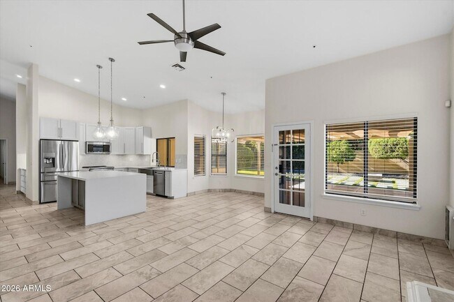 Building Photo - 9532 E Corrine Dr