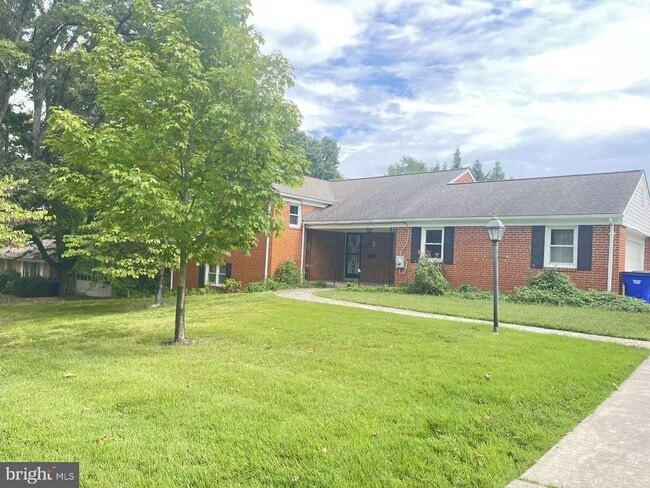 Building Photo - 7325 Radcliffe Dr