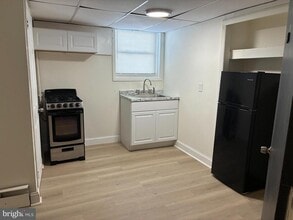 Building Photo - 1800 Garrett Rd