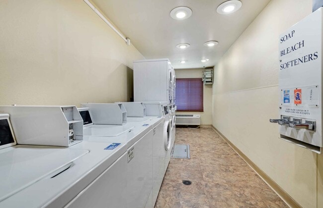 Building Photo - Furnished Studio-Laredo