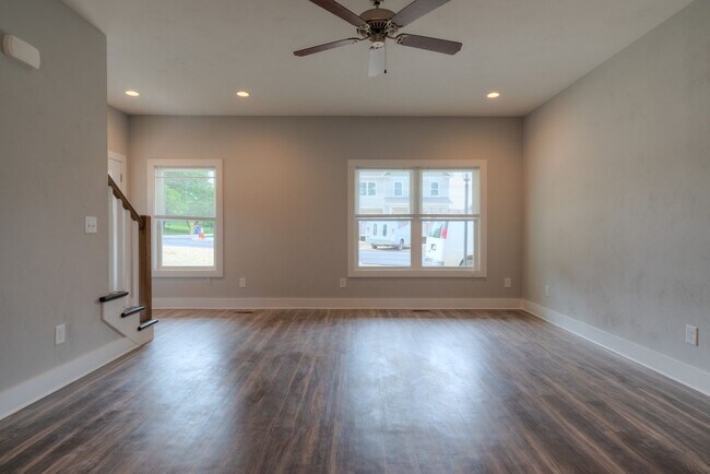 Building Photo - Private Bedroom in a Shared Two-Bedroom In Uptown Village