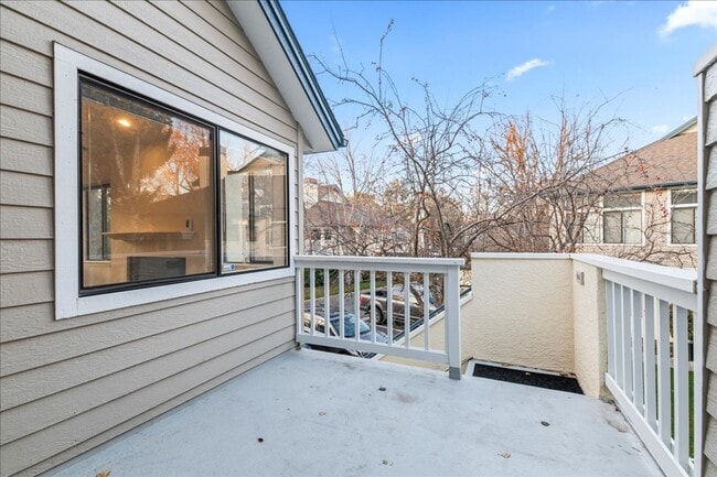 Building Photo - 2-bedroom 2-bathroom condo, located steps from the Boise River Greenbelt