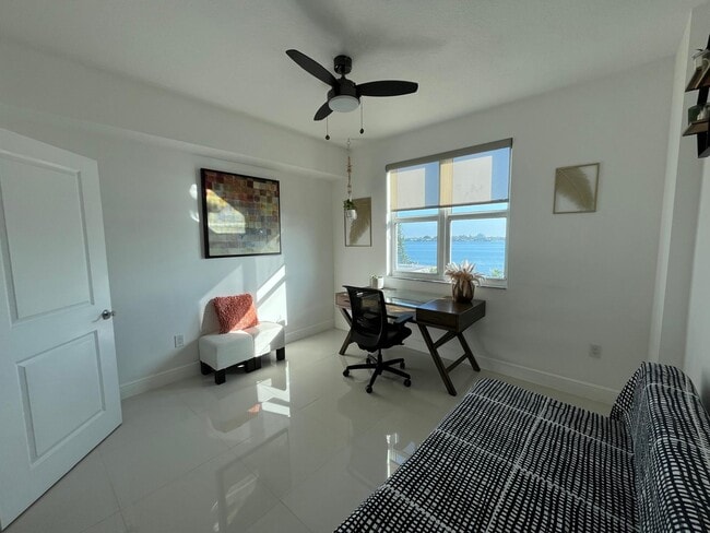 Building Photo - 7910 Harbor Island Dr