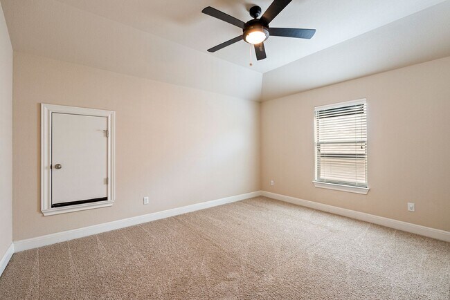 Building Photo - Luxurious 4 bedrooms 3 bathrooms home in L...