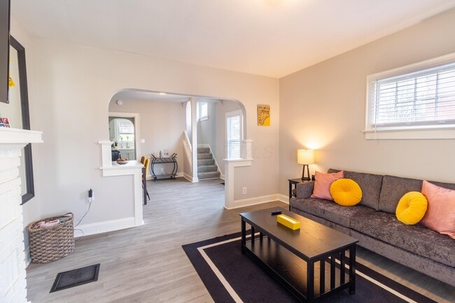 Building Photo - 1123 Wilson Ave