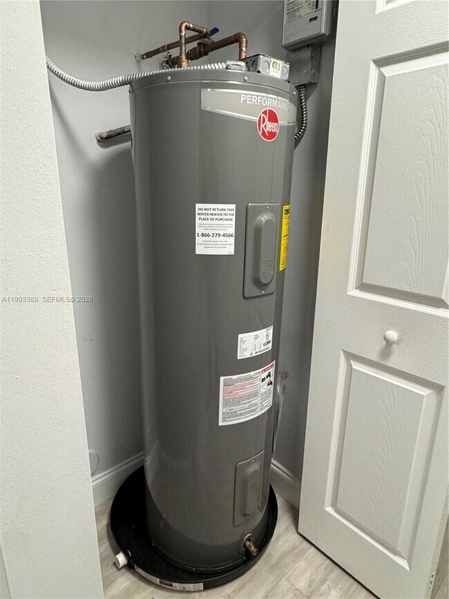 Building Photo - 6440 NW 114th Ave