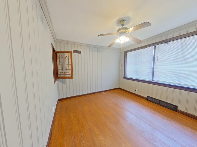 Building Photo - 1633 Veronica Ave