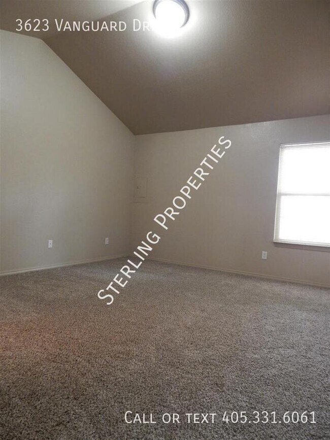 Building Photo - 3623 Vanguard Dr