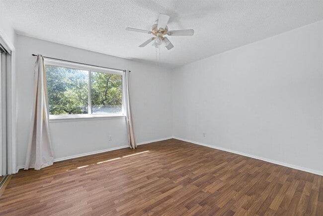 Building Photo - 4100 Harcourt Dr