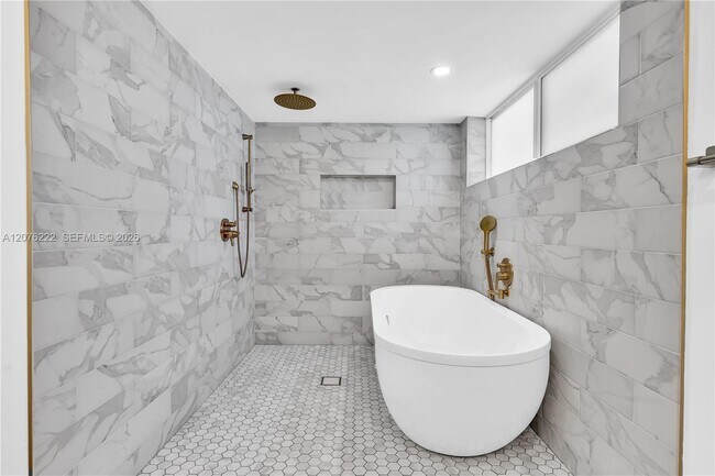 Building Photo - 101 SW 75th Ave