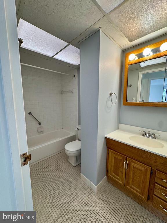 Building Photo - 801 Yale Ave