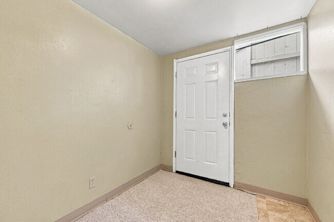 Building Photo - PRICE REDUCED!!  BEST PRICE IN THE AREA FOR 4+BEDROOM  Spacious 4-Bedroom Wheat Ridge Home with F...