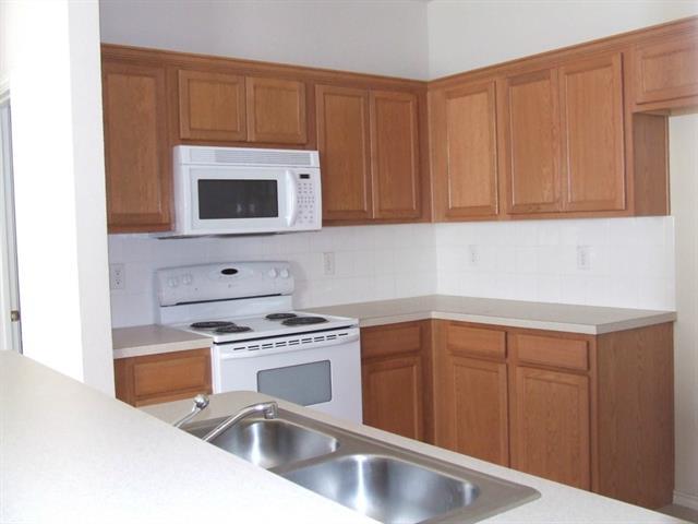 Building Photo - 921 Jenni Dr
