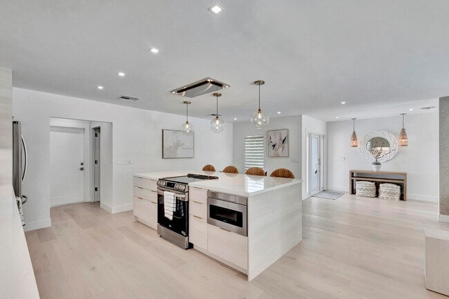 Building Photo - 530 NW 14th St