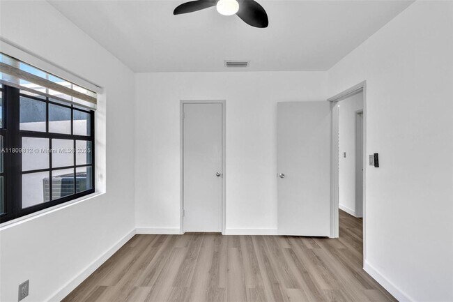 Building Photo - 418 S 57th Way