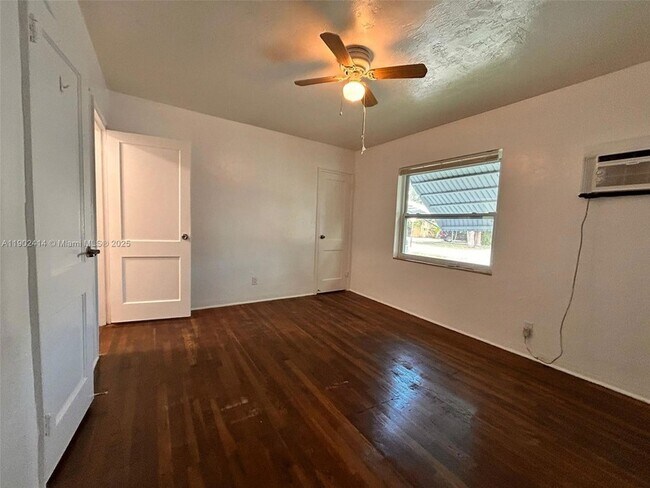 Building Photo - 1928 Wilson St