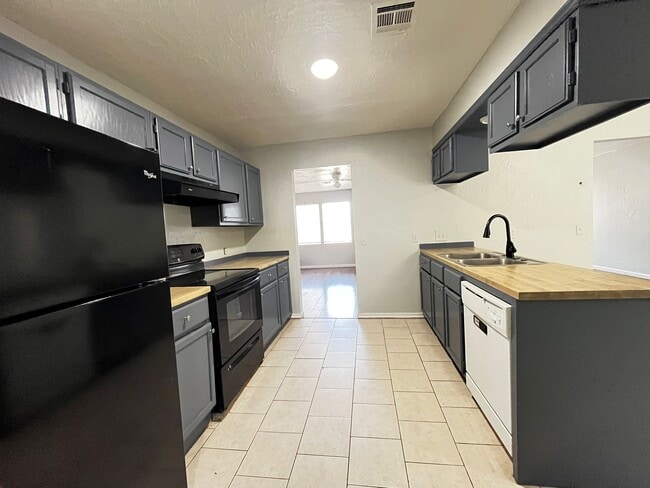 Building Photo - 2618 NW 26th St