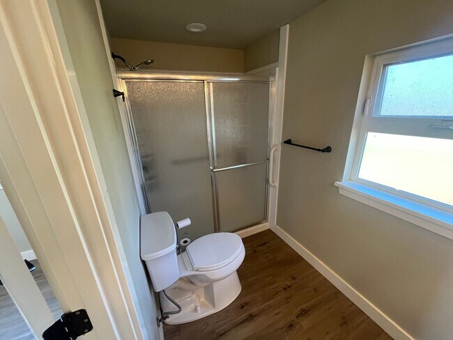 Building Photo - Large 2 bed 1 bath house in the country