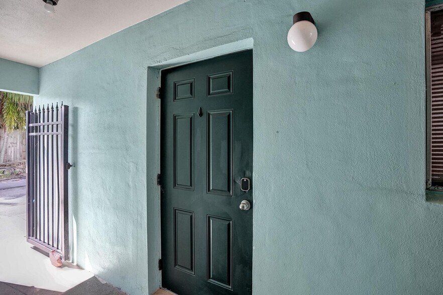 Building Photo - 306 E Ocean Ave