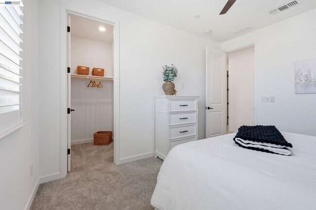 Building Photo - 1550 Plumas Dr