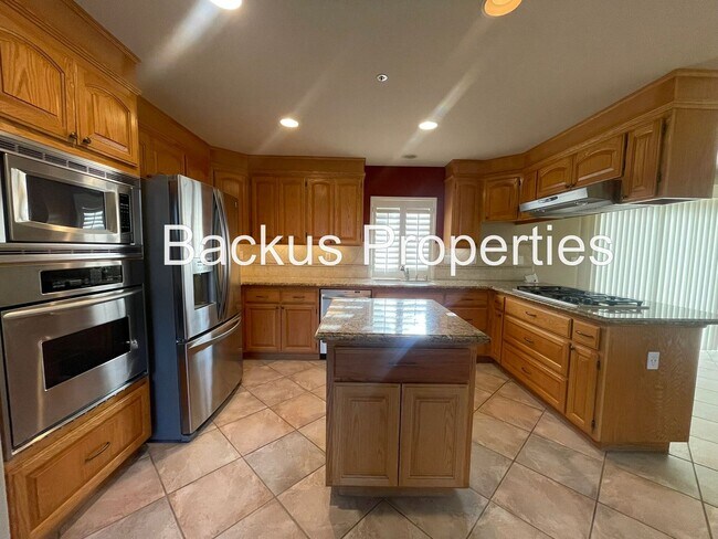 Building Photo - Stunning Three Bedroom in North Salinas  (...