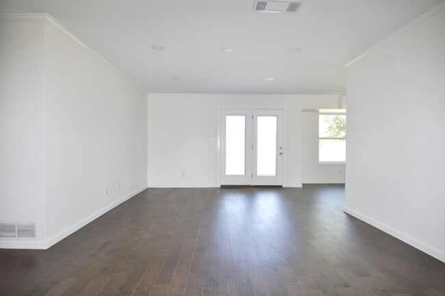 Building Photo - 132 Navajo Dr