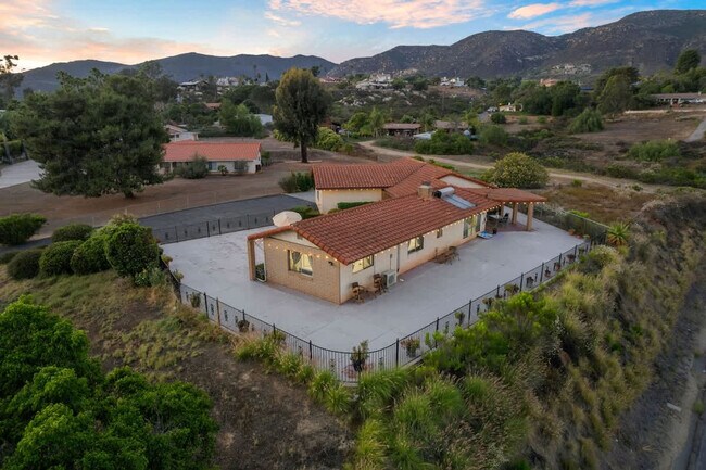 Building Photo - 14552 Skyline Truck Trail