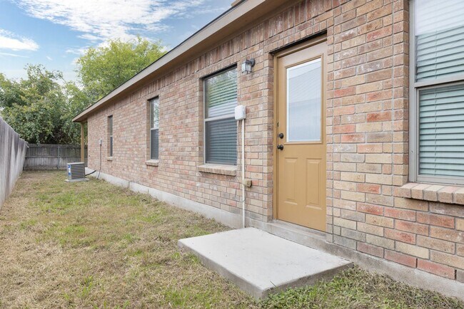 Building Photo - RECEIVE 50% OFF YOUR 1ST MONTHS RENT WHEN YOU SIGN A 12 MONTH LEASE!