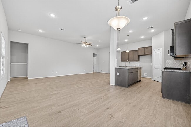 Building Photo - 18203 Samie Nell Ct