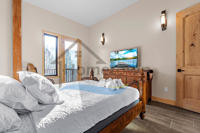 Building Photo - Stunning Luxury Hayden Lake Lodge with 5 B...