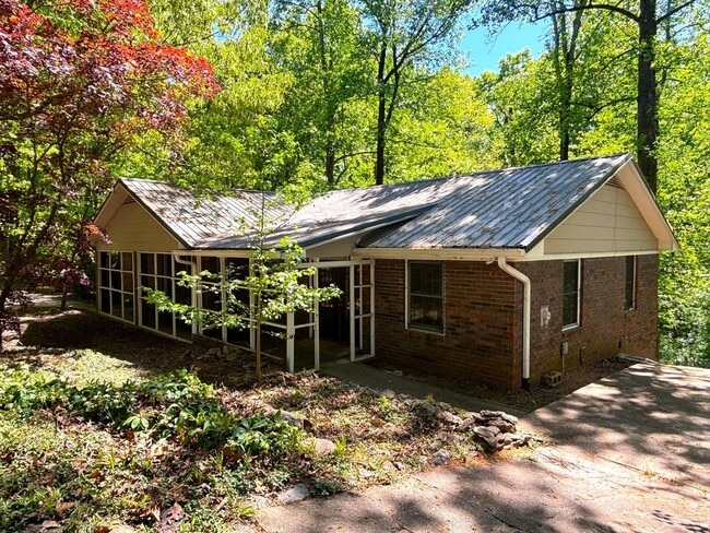 Building Photo - Private Wooded Retreat in Gainesville | 3 Bed | 2 Bath | Unfinished Basement