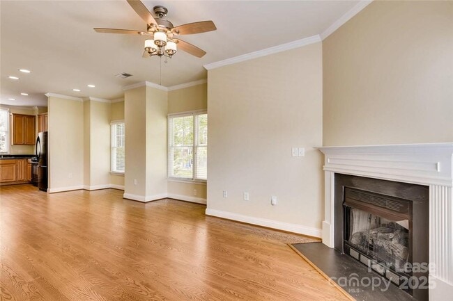 Building Photo - 1305 Summit Greenway Court