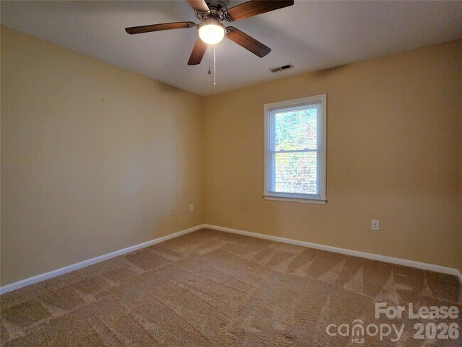 Building Photo - 417 Wintergreen Ct