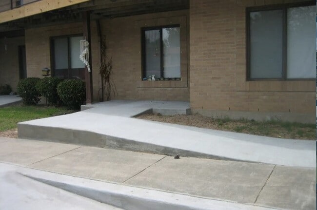 Building Photo - 300 Cobb Mill Rd