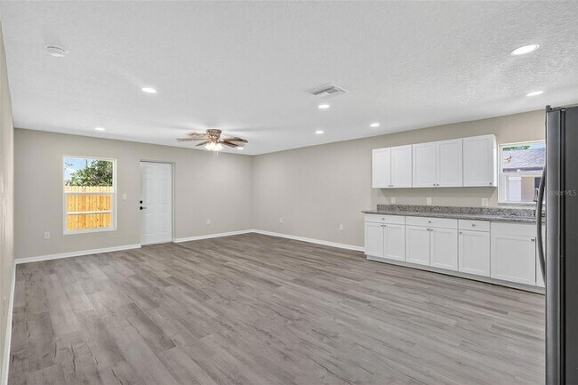 Building Photo - 1505 8th Ave E