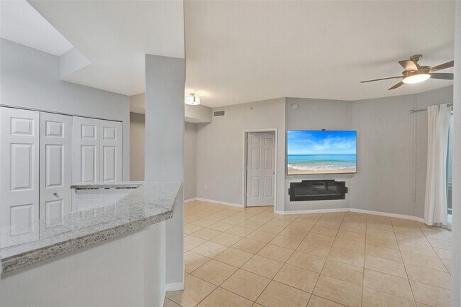 Building Photo - 2421 NE 65th St