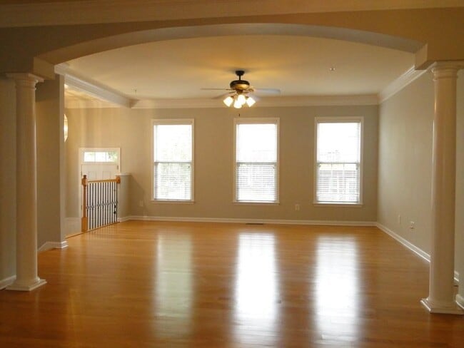 Building Photo - 1749 Highlands View Dr