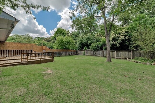 Building Photo - 5616 Oak Blvd