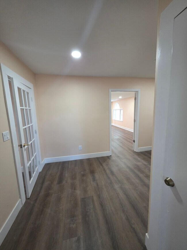 Building Photo - Newly Renovated Stunning Home