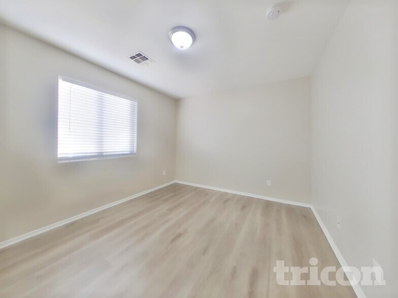 Building Photo - 14131 W Corrine Dr