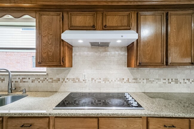 Building Photo - 2815 Arrowhead Dr