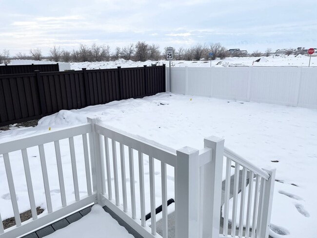 Building Photo - GORGEOUS Home